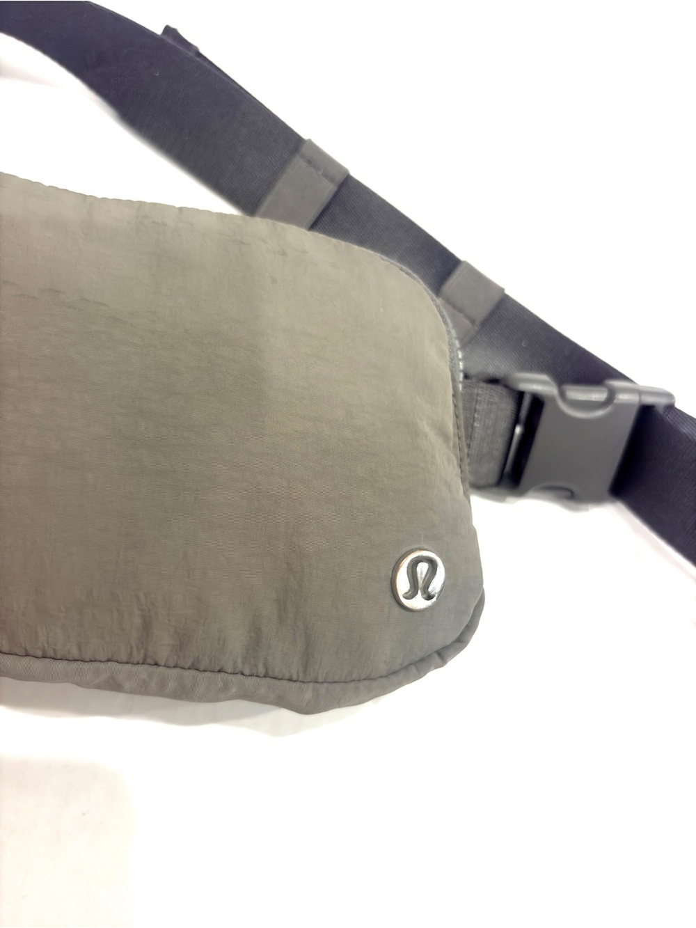 lululemon Everywhere belt bag Olive Green - Picture 5 of 9